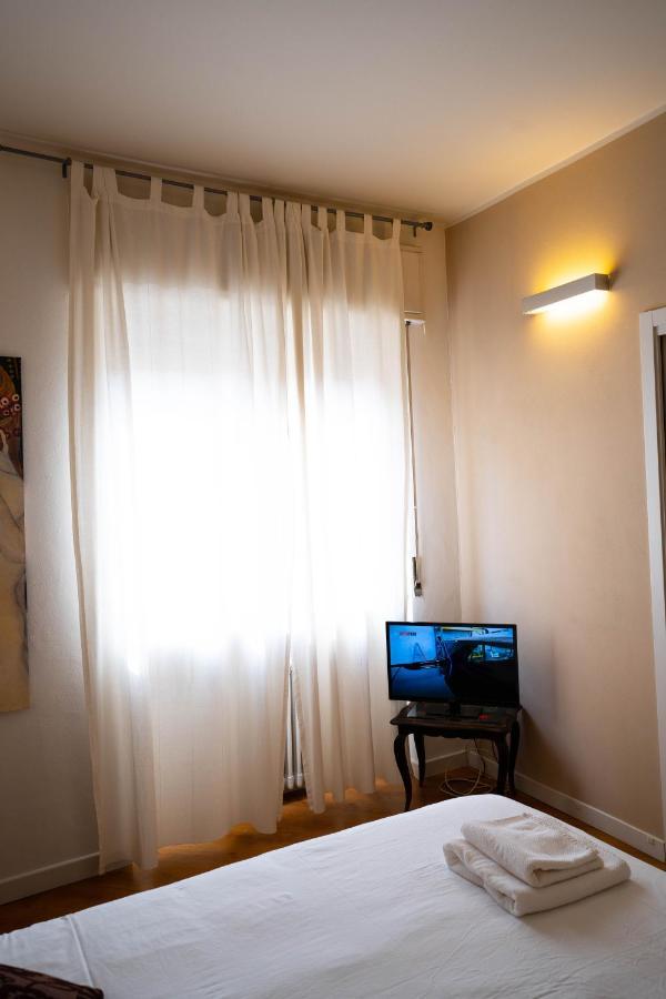 V12 Apartments - Alfieri 2A Novara Eksteriør billede